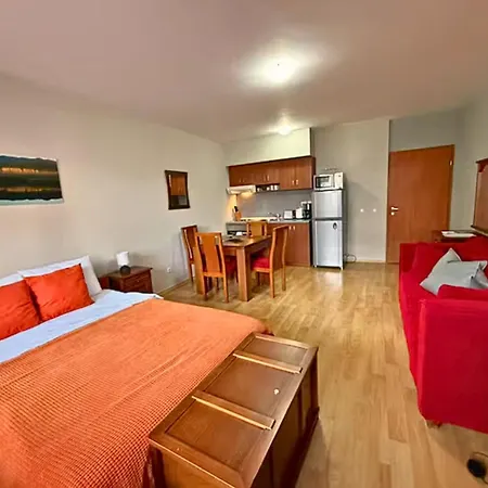 Appartement Amber Mountain Escape Near Gondola, Storage Bansko